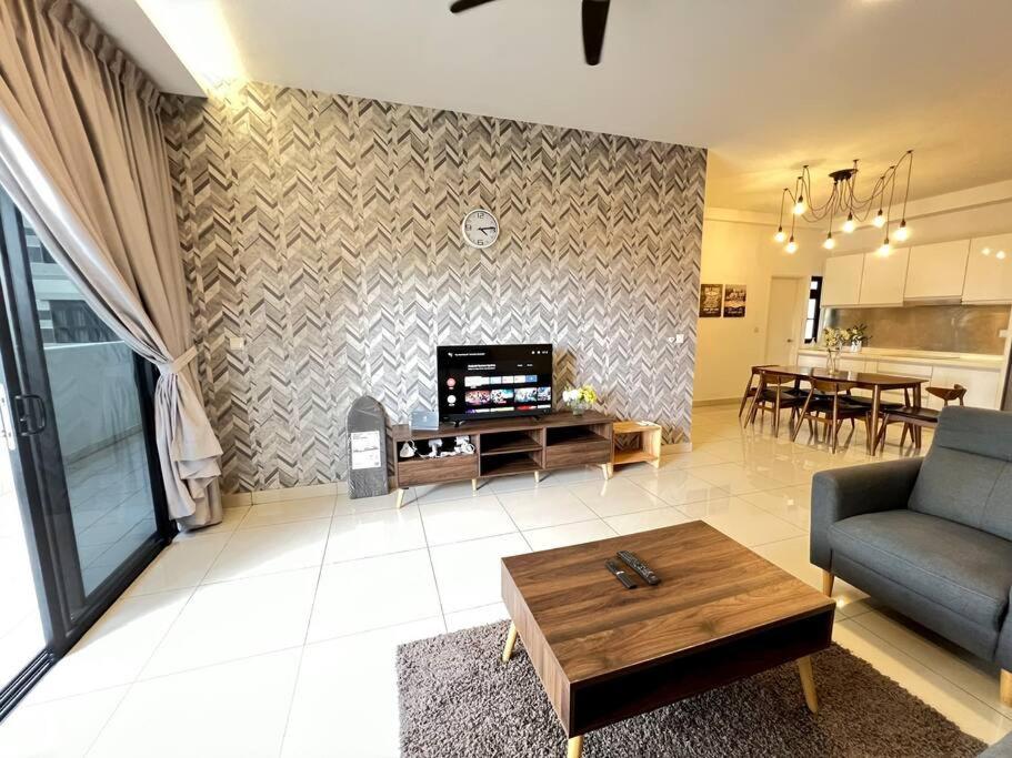 MeridinMedini FamilyTrip 5min to Legoland by VDO Homestay - B&B Iskandar Puteri