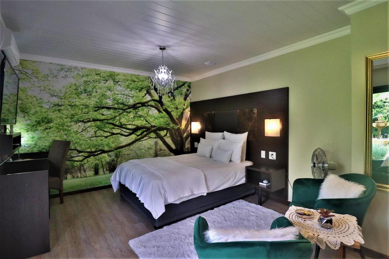 Deluxe Queen Suite