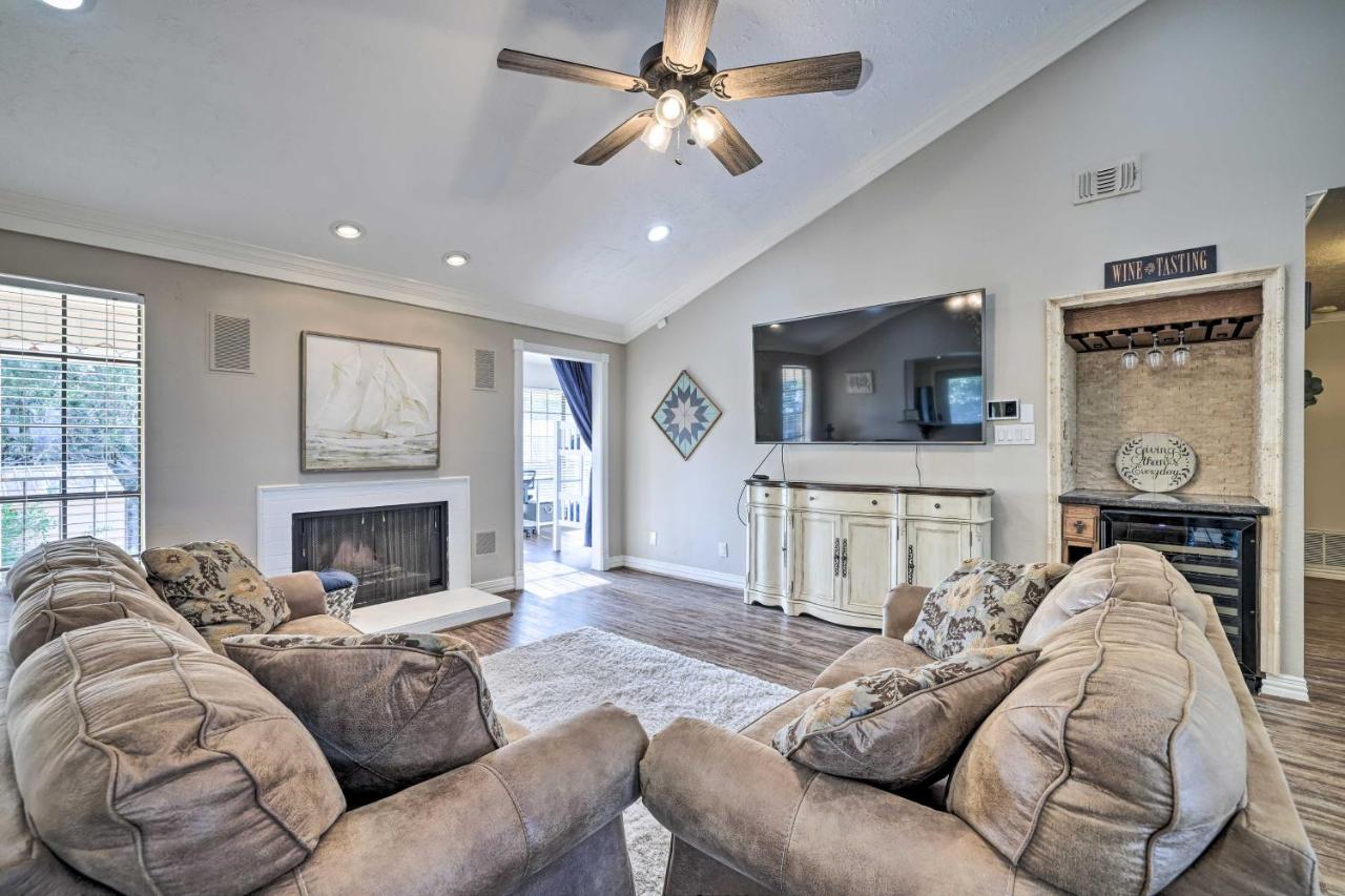 Canyon Lake Home Hill Country and Water Views! - Chambres d’hôtes Canyon Lake