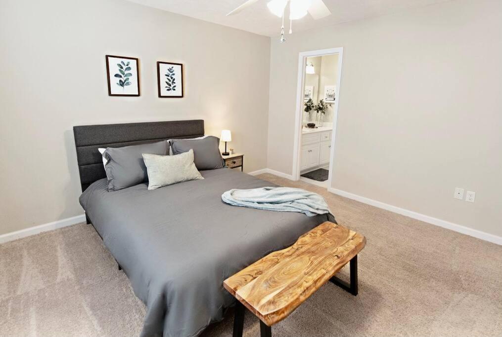 The Home Place & Prime Location Near I-20 - B&B Martinez