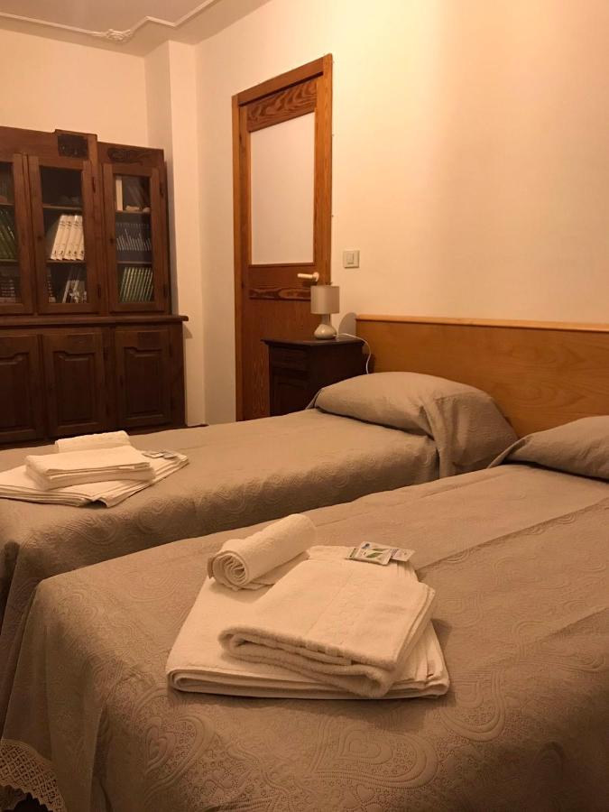 Twin Room with Private External Bathroom