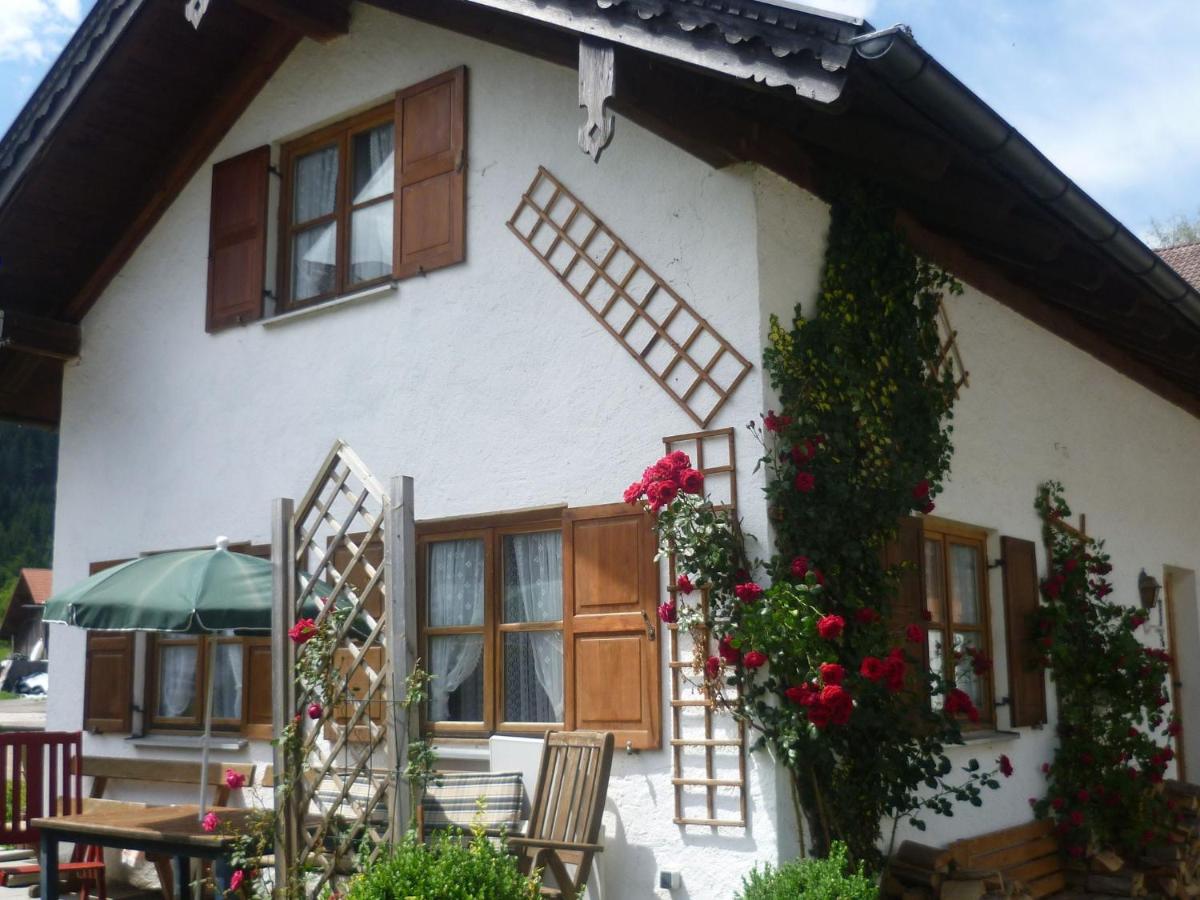 B&B Unterammergau - Delightful Holiday Home in Unterammergau with Terrace - Bed and Breakfast Unterammergau