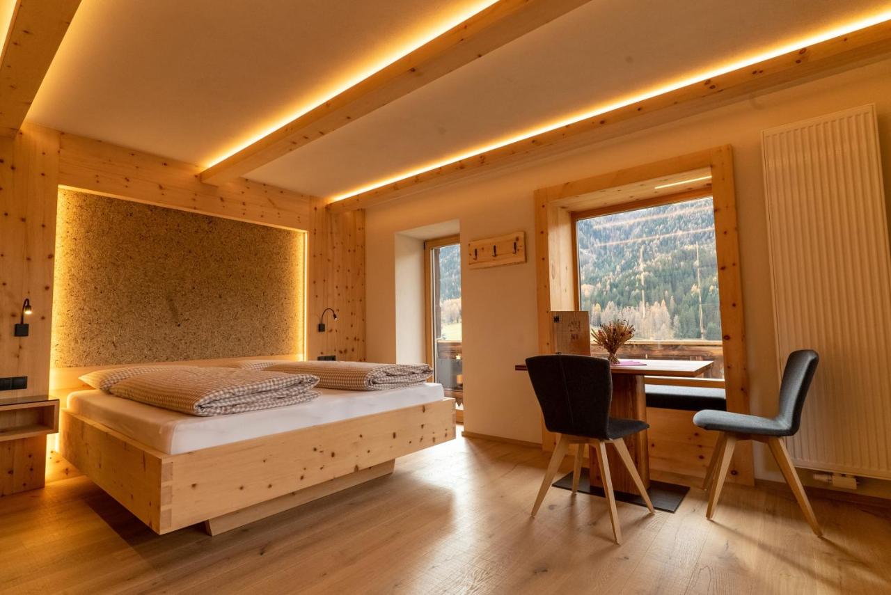 Apartment with Mountain View