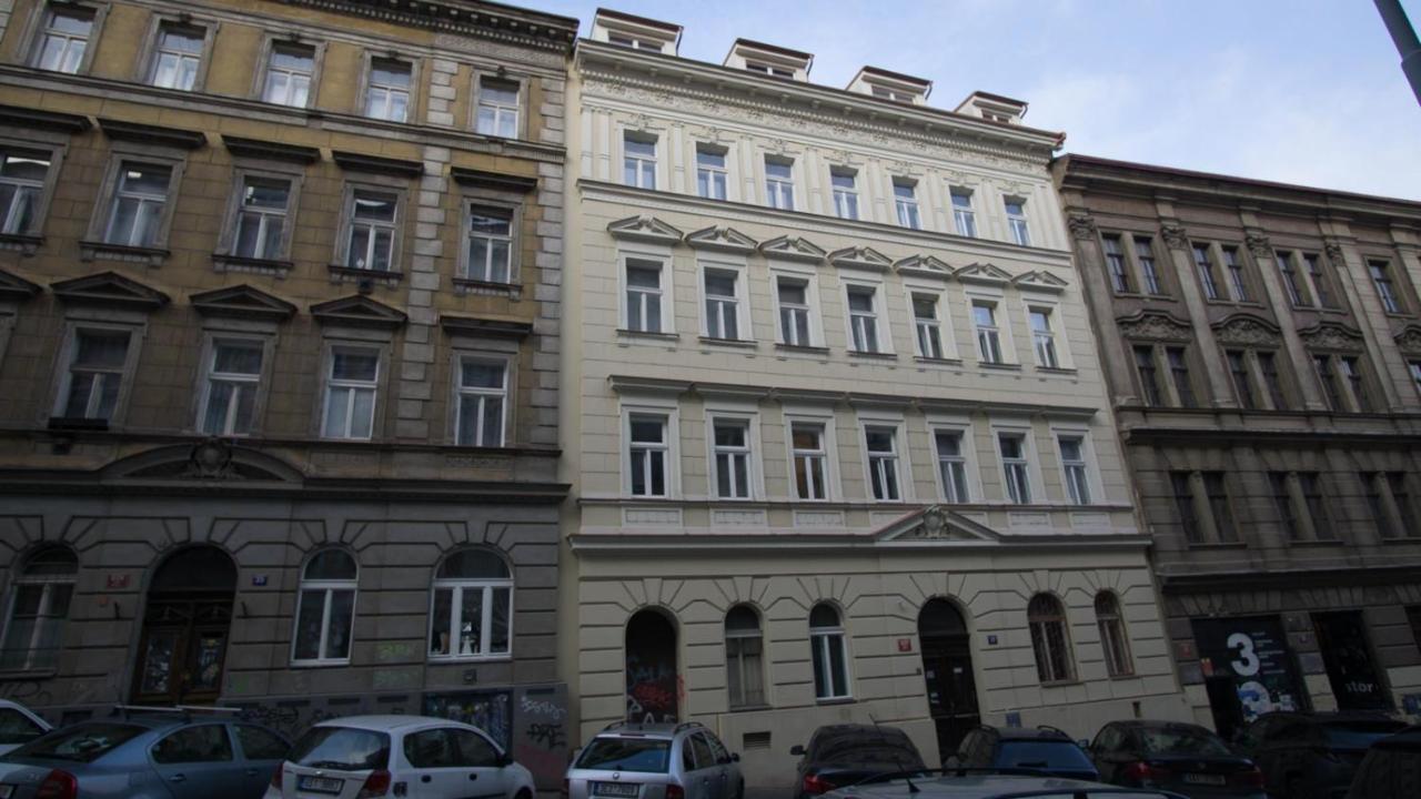 Apartment CONTINENTS nearby Main Train and Bus Station - B&B