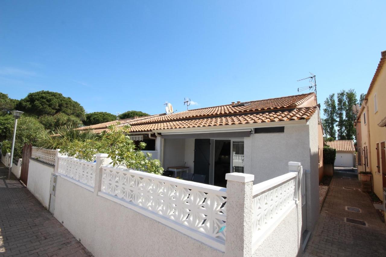 Maison d'angle climatisée dans résidence avec piscine commune , 4 couchages , 400 m de la plage de PORTIRAGNE LRJP121 - B&B