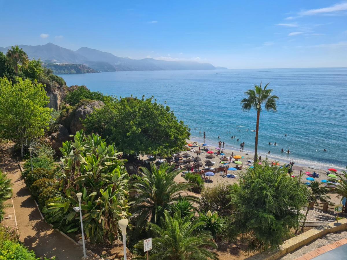 BEACH VILLA ,Nerja, Seaview, Pool, 3 bedrooms, huge terrace and garden - Chambres d'hôtes Nerja