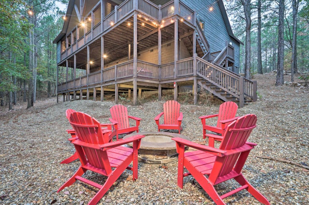 Broken Bow Cabin Deck with Hot Tub and Pool Table! - B&B