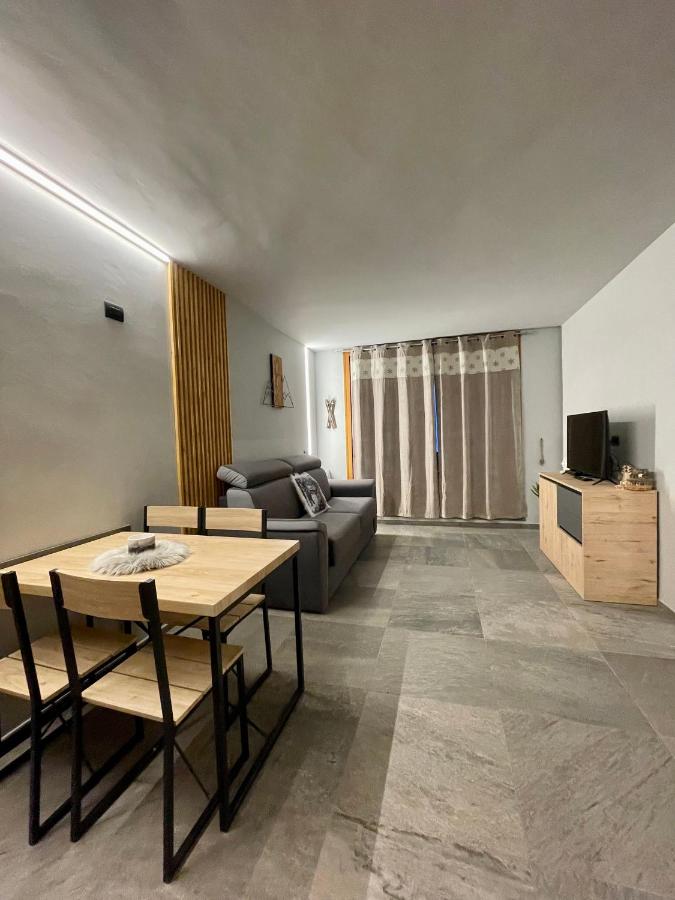Apartment with Mountain View