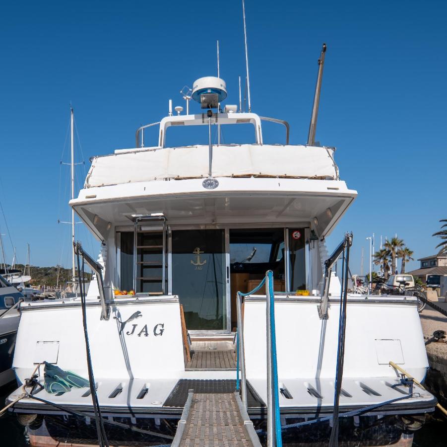 B&B Porquerolles - HEBERGEMENTS BATEAUX A QUAI - Bed and Breakfast Porquerolles