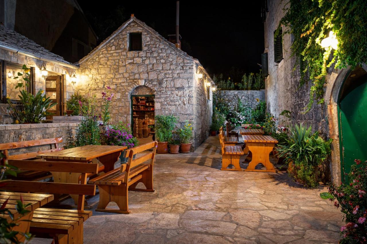 Apartments & Rooms Konoba Tomić - Bed and Breakfast