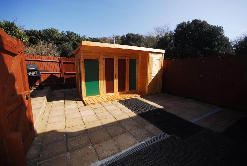 Get Away Home With Hot Tub Sleeps 4 - Bed and Breakfast