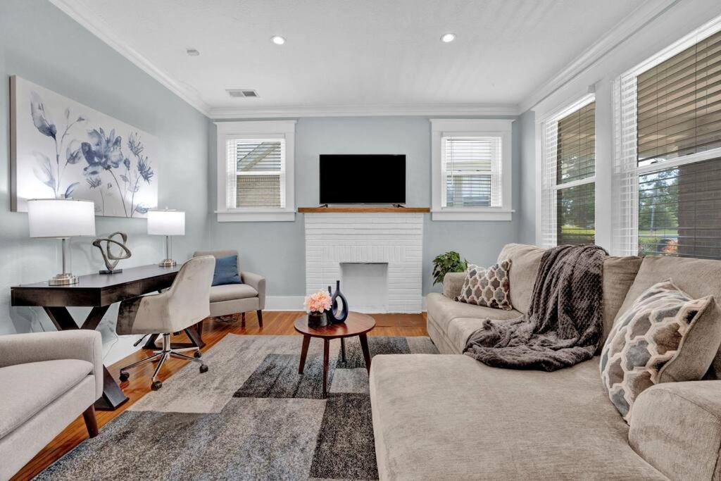 Cheerful Midtown home with view of Rhodes College - B&B