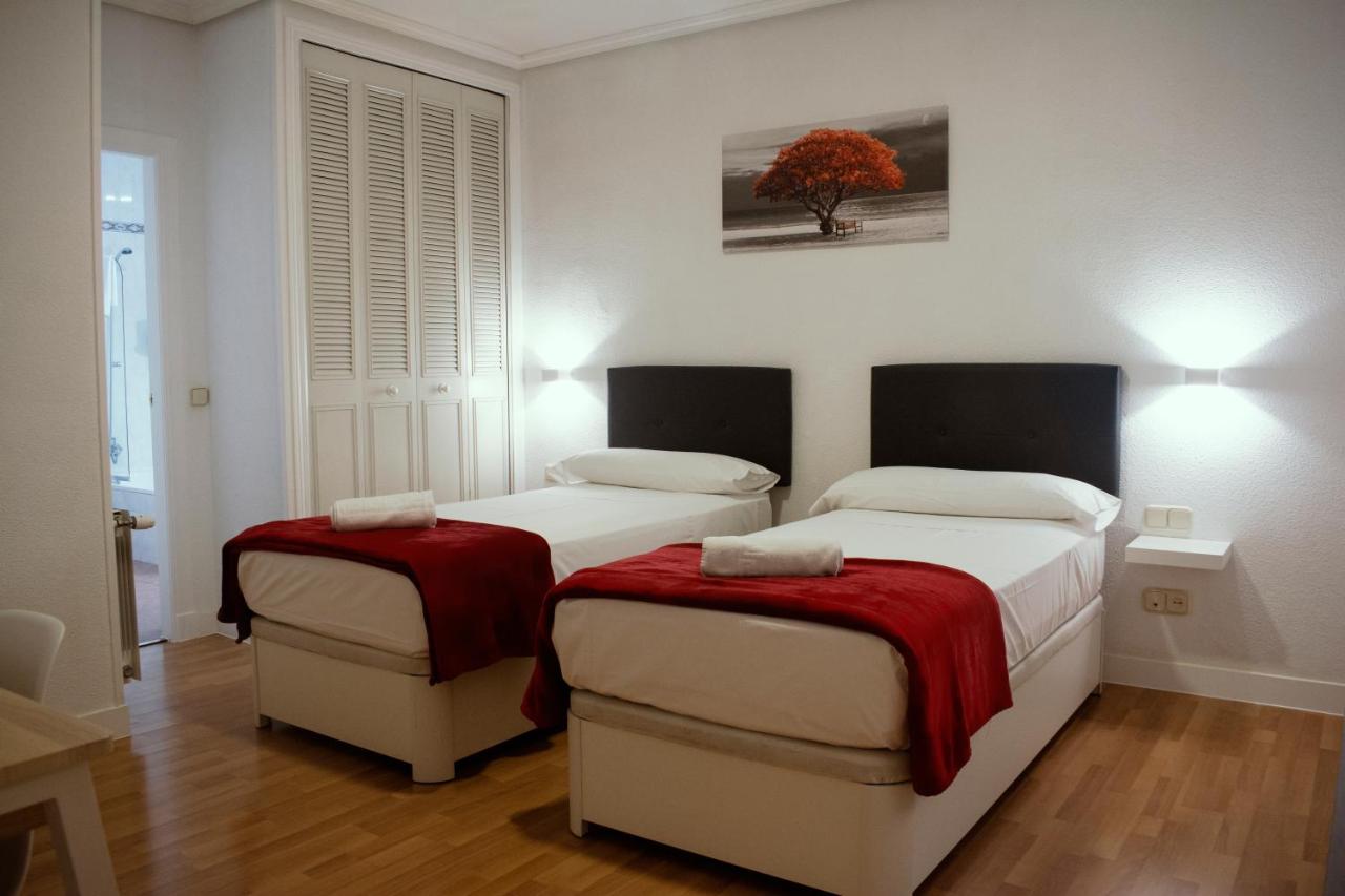 Twin Room with Private Bathroom