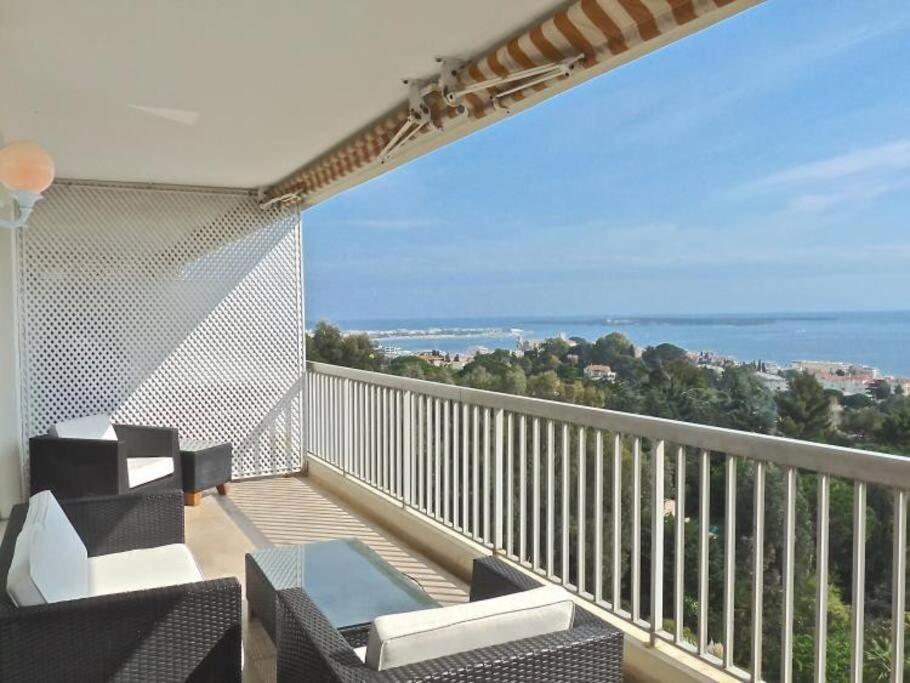 Large, light and modern 2 bedroomed apartment in Cannes with Sea Views, pool and lovely terrace - 1503 - B&B