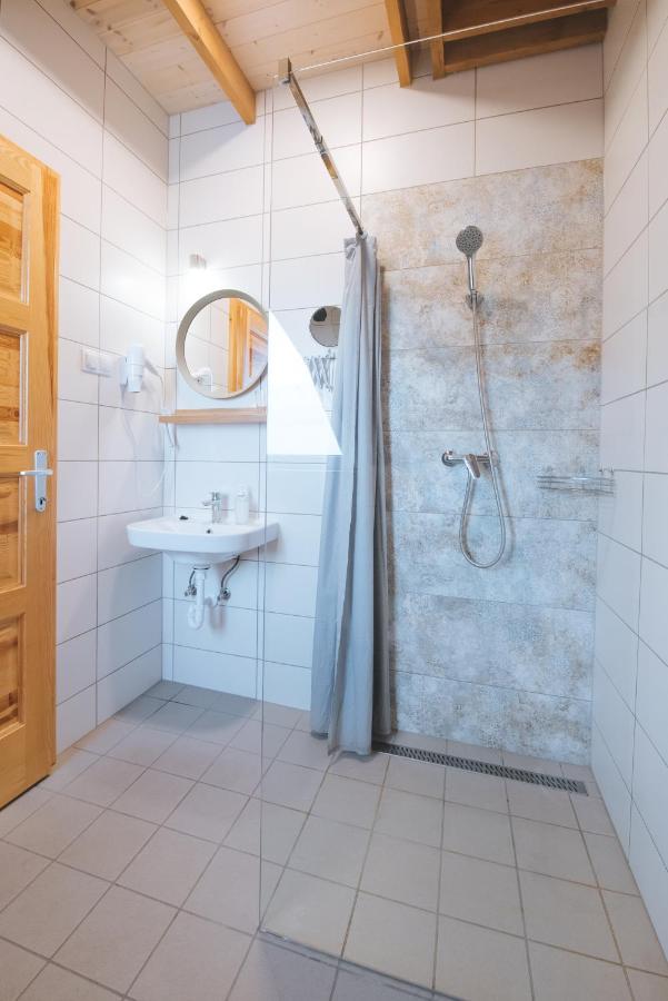 Zweibettzimmer mit eigenem Bad