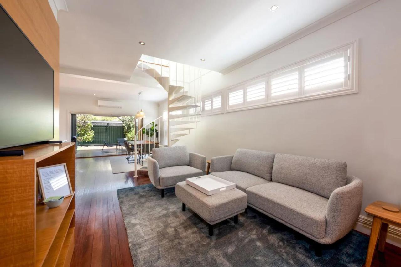 B&B Melbourne - Renovated 3 Bedroom Family Home in Richmond with Parking - Bed and Breakfast Melbourne