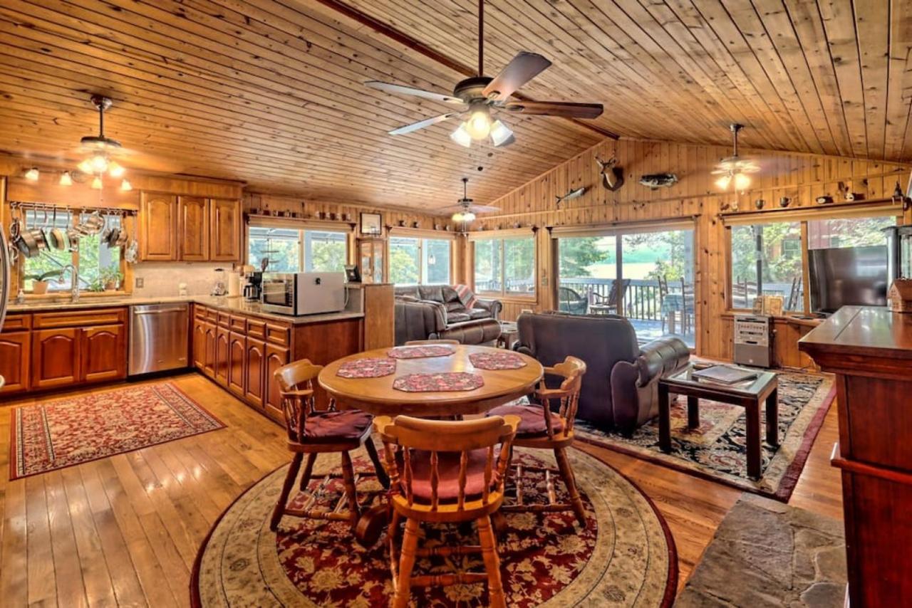 Hannahs Perch on Lake Burton with Private Top Patio and Bottom Dock - Ferienwohnung
