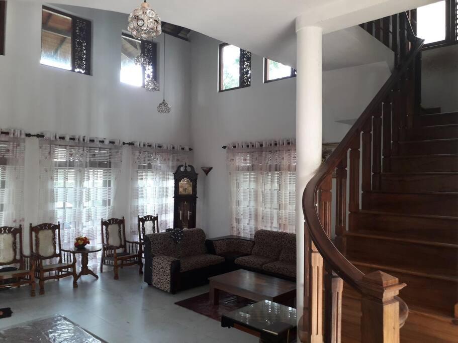 Pearl Villa,Mirissa - Bed and Breakfast Kamburugamuwa