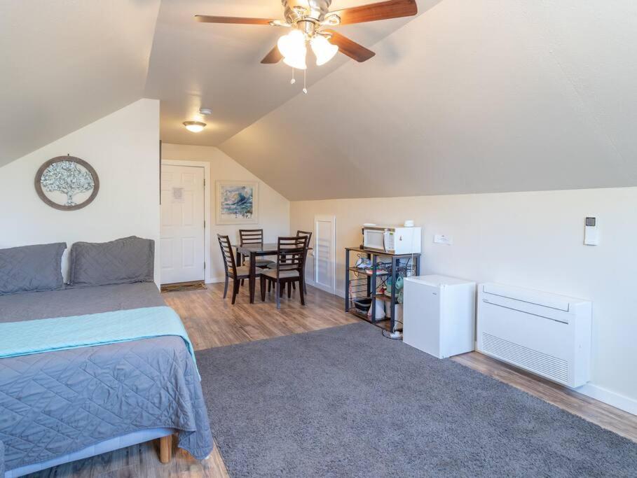 Private Loft with trail access to Boise Foothills - B&B