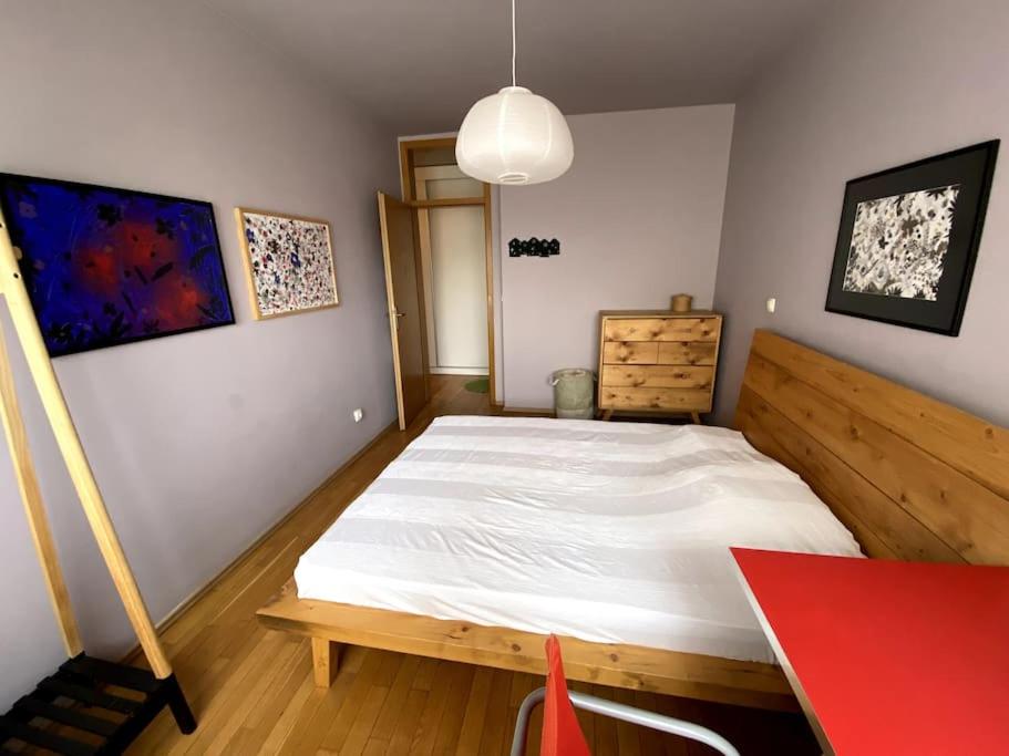 Artist's Apartment in Prishtina - Ferienwohnung