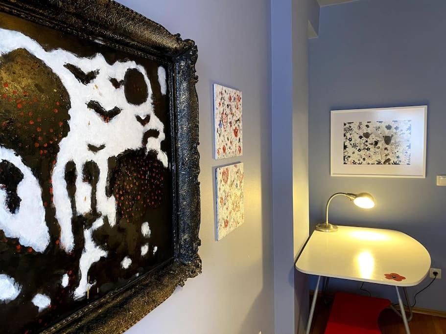Artist's Apartment in Prishtina - B&B