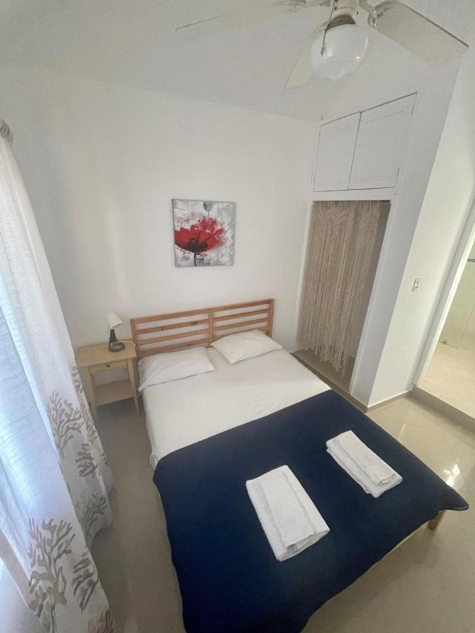 Kamer met Queensize Bed en Uitzicht op het Zwembad