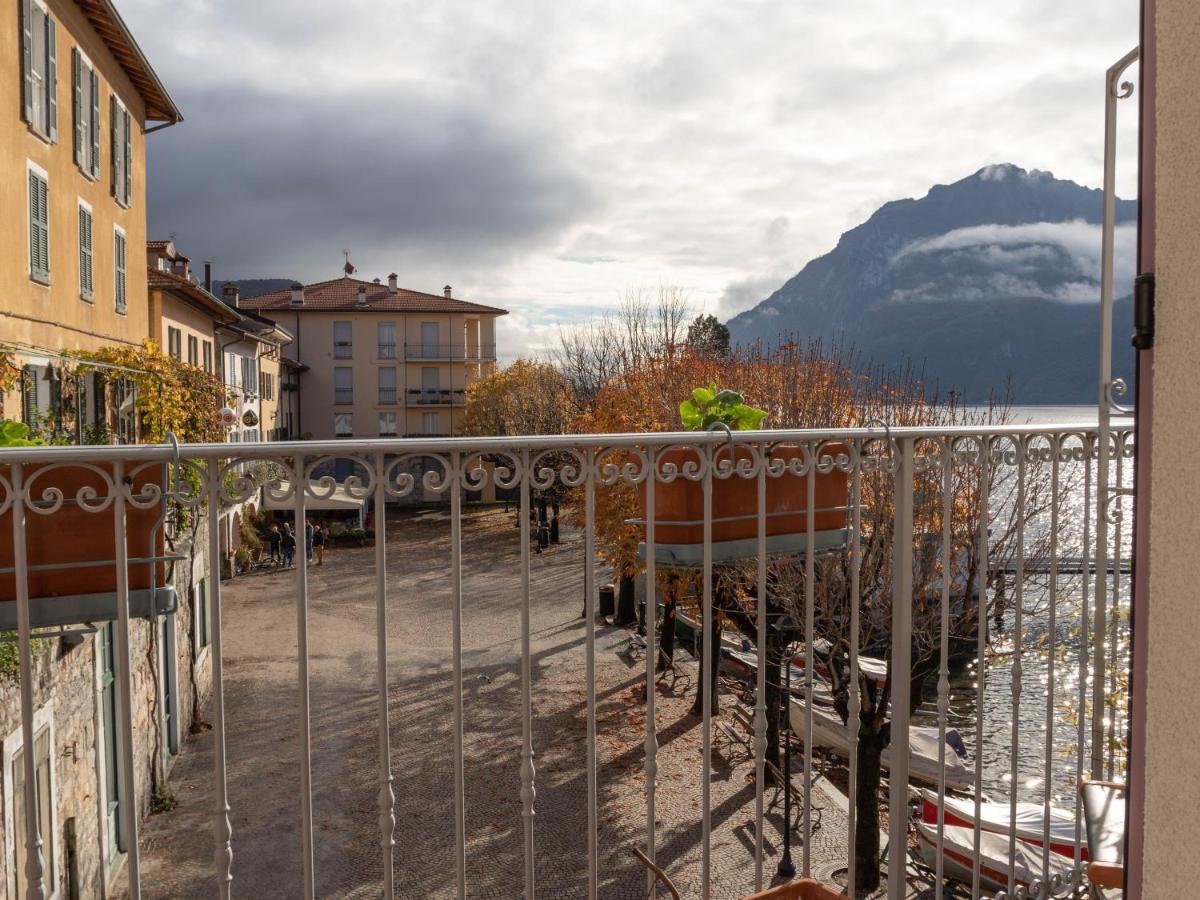 Mamma Ciccia Holiday Home - Italian Balcony - Bed and Breakfast Mandello del Lario