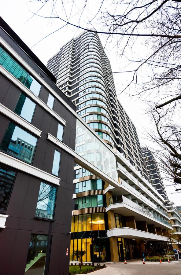 Unique Tower 22 Floor De Luxe Apartment - Ferienwohnung Warschau