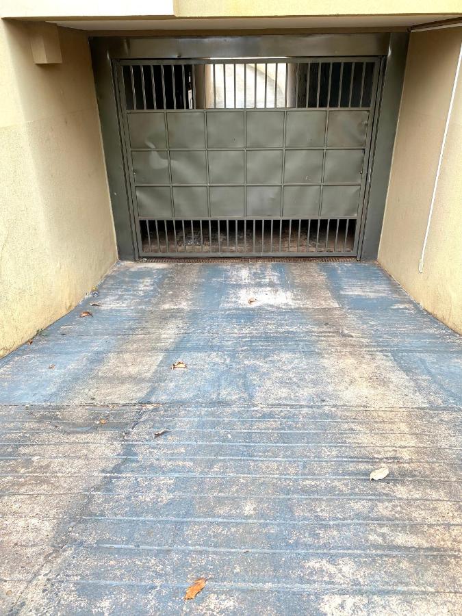 Apto charmoso na V Planalto perto Shopping com 2 Quartos de Casal ArCond Wifi Fibra Home Office e Garagem em Dourados - Ferienwohnung