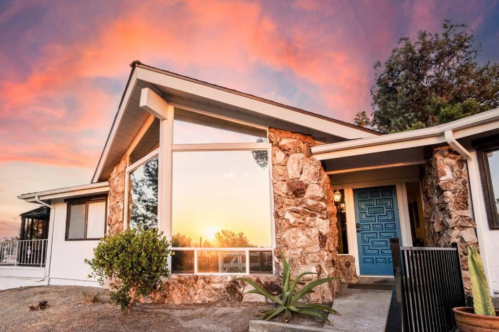 Mediterranean Villa for your San Diego Vacation w/ Hot Tub! - Bed and Breakfast