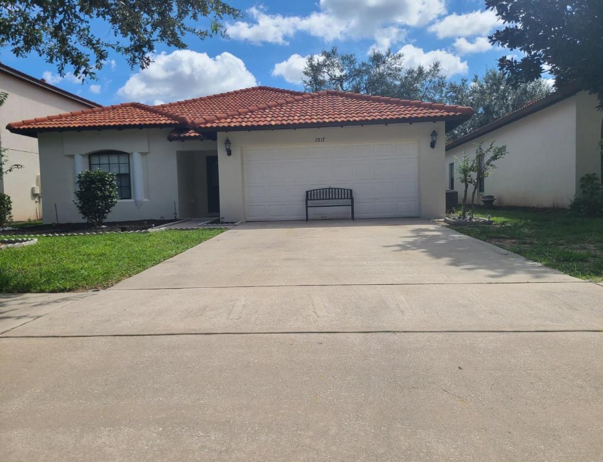 Cheerful 4bed 3bath with pool home near Disney - B&B