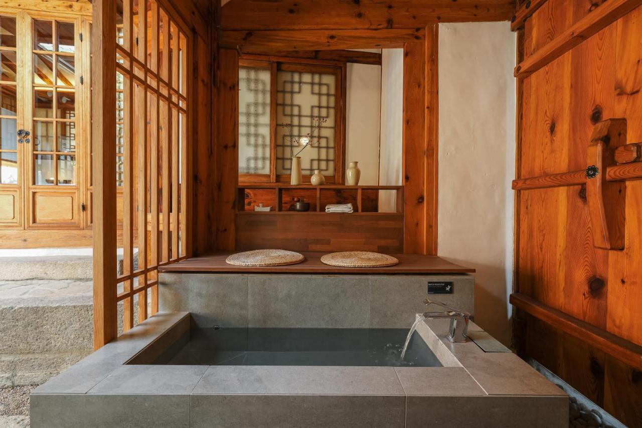 B&B Séoul - Luxury hanok with private foot bathtub - SN10 - Bed and Breakfast Séoul