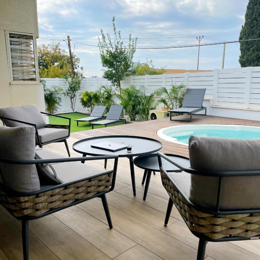 Lux & Comfy ~ Pool ~ Queen Beds - B&B