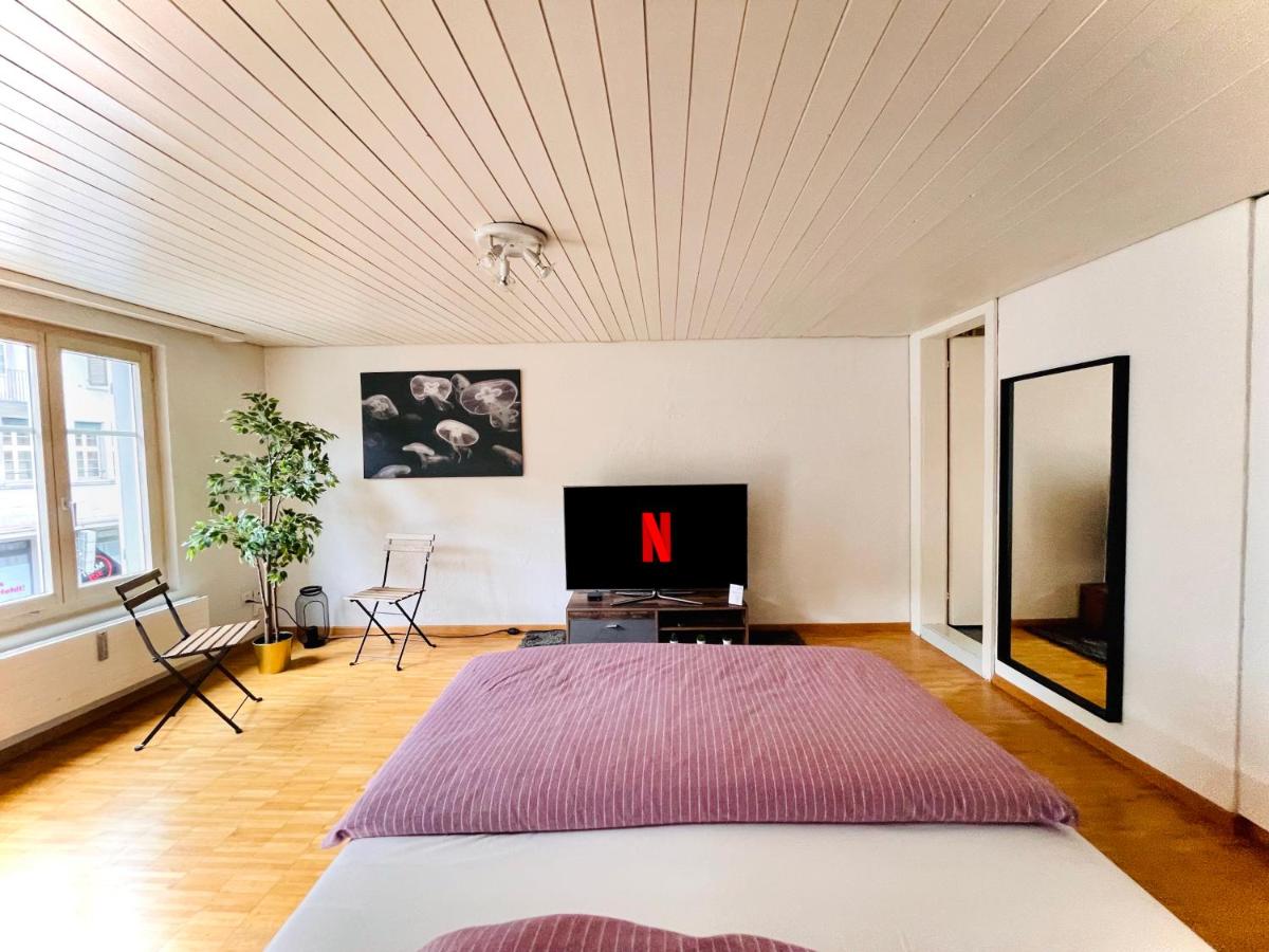 B&B Sankt Gallen - Newly furnished beautiful old building apartment in the center with Apple TV O1 - Bed and Breakfast Sankt Gallen