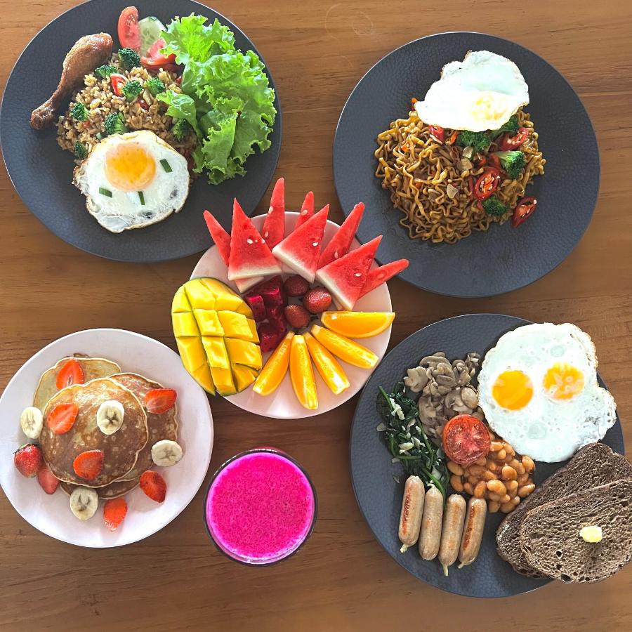 Cosy and Cheerful 2 Bedroom villa 5mins to Finns - Chambres d’hôtes Canggu