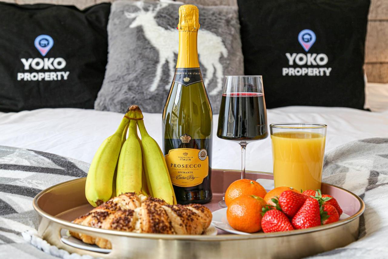Luxury Apartment - City Centre - Free Parking, Fast Wifi, Sky TV and Netflix by Yoko Property - Ferienwohnung