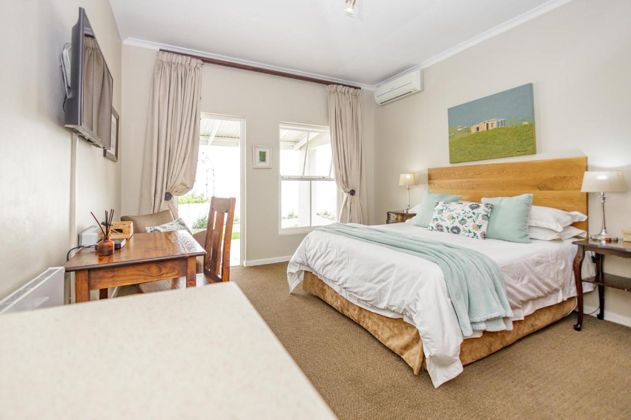 Kamer met Queensize Bed en Uitzicht op de Tuin