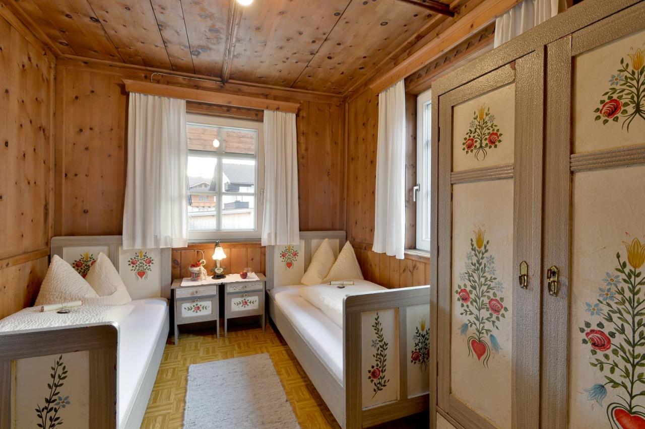 Standard Twin Room with Shared Bathroom
