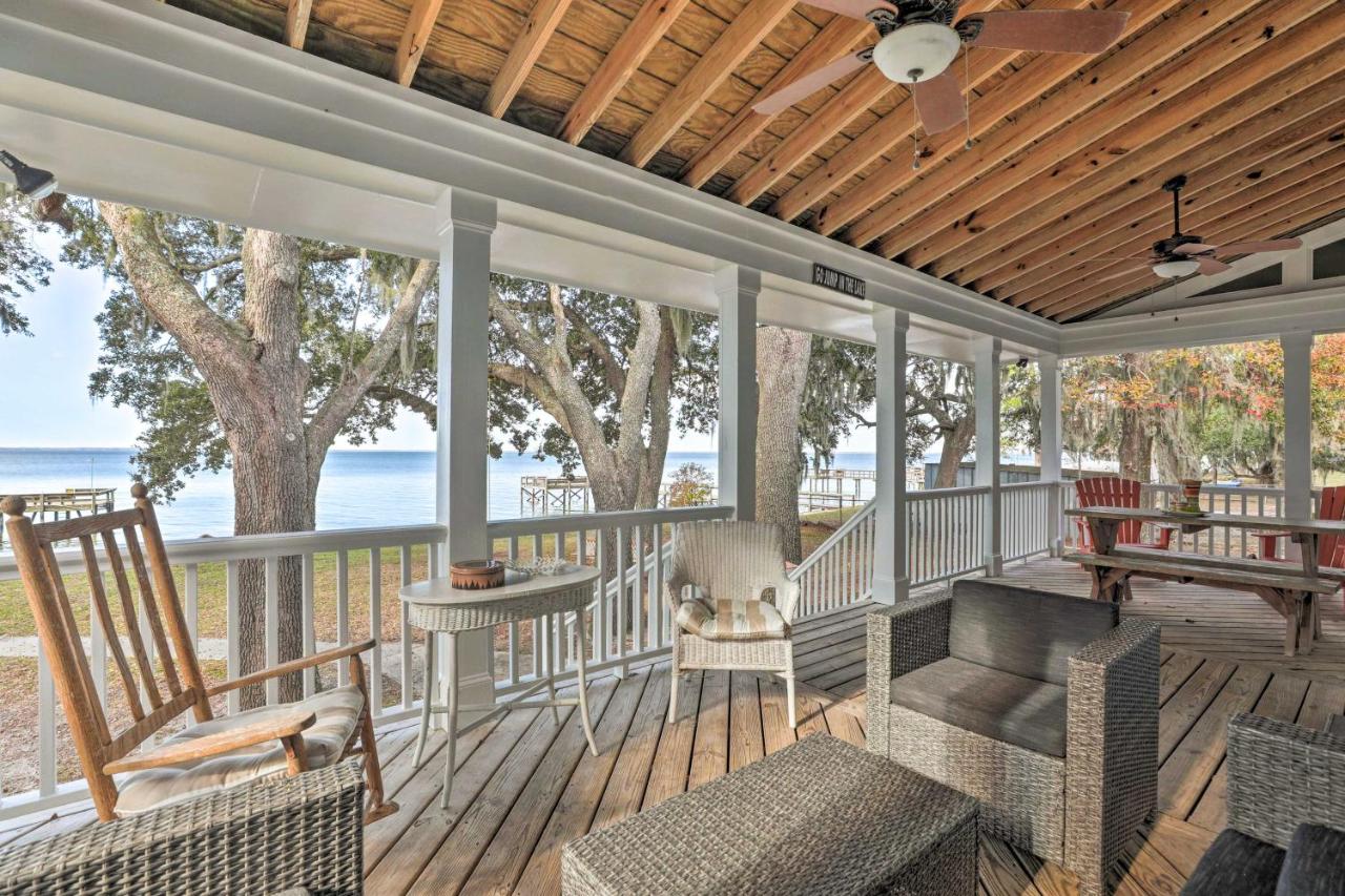 Lakefront Retreat with Game Room and Private Dock! - B&B Bonneau