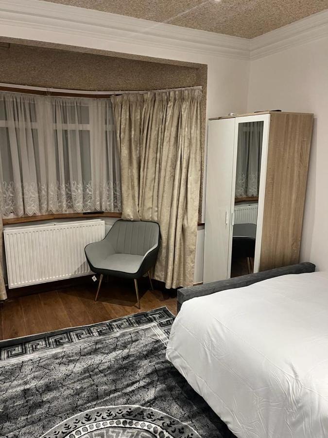 TJ Homes - Entire place for 5 Guests - London - Chambres d’hôtes Ruislip