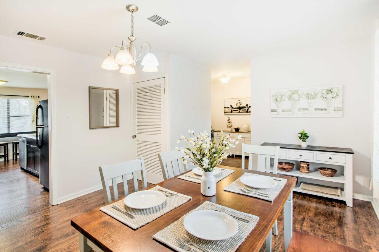 Bright Hinesville Home, 43 Mi to Savannah! - Chambres d’hôtes Hinesville