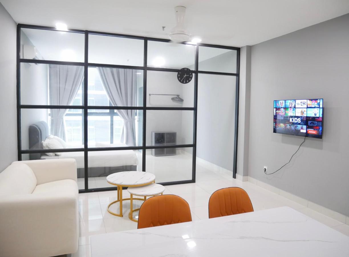 Deluxe Queen Suite