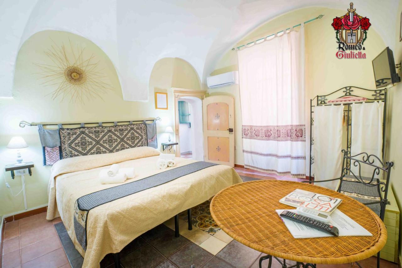 B&B Bosa - Romeo & Giulietta rooms - Bed and Breakfast Bosa