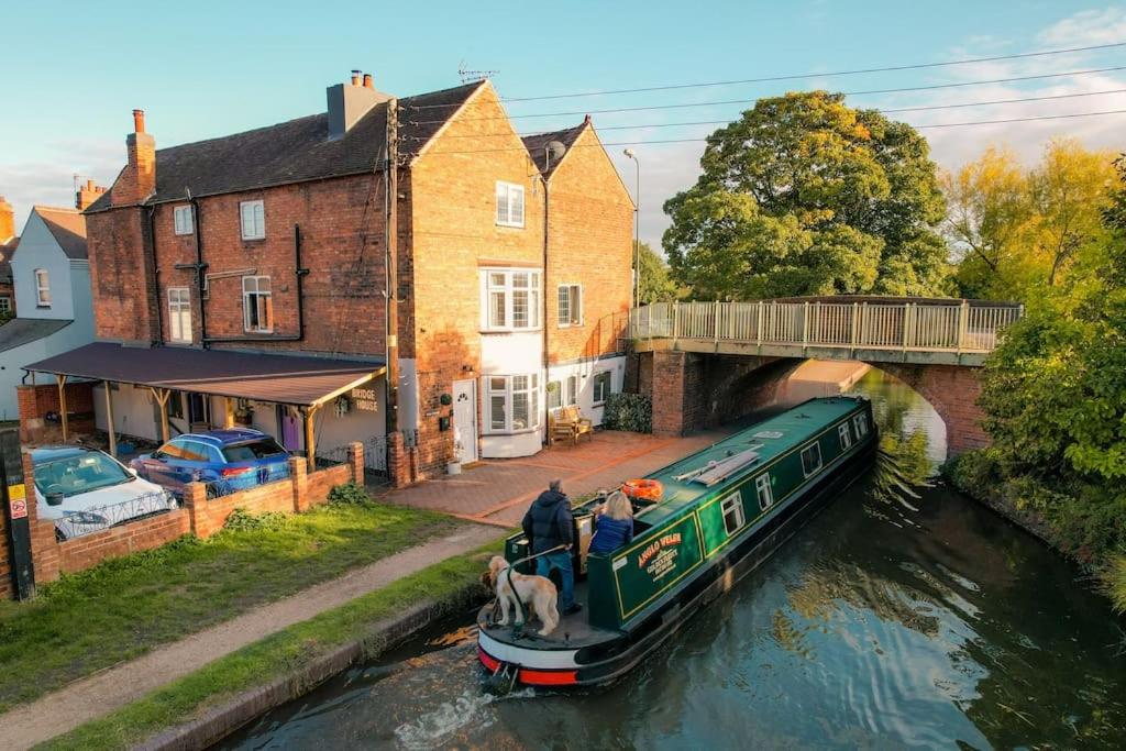 B&B Hopwas - Hidden Gem Canal Facing Retreat with lovely walks - Bed and Breakfast Hopwas