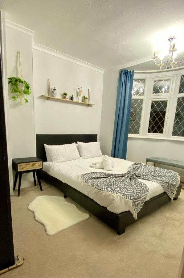B&B Whitley - Large 4 Bedrooms House in Coventry for Contractors - Bed and Breakfast Whitley