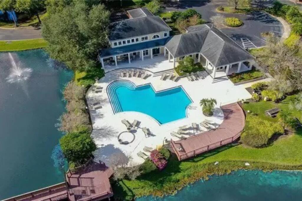 Lakeview Condo in Gated Community - Bed and Breakfast Tampa