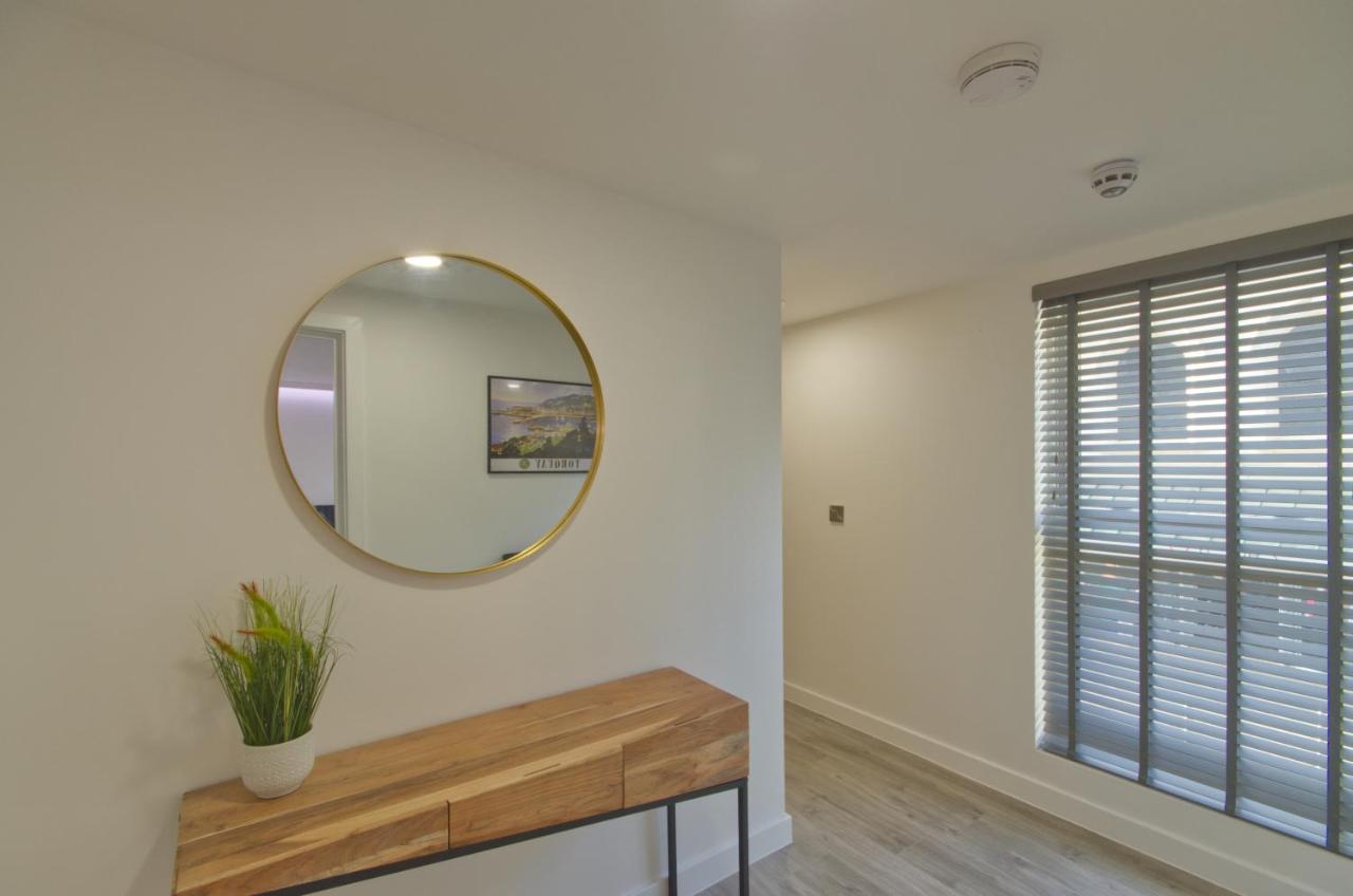 Marina Walk, New Luxury Coastal Apartment in The English Riviera, close to the Shops, Bars and Restaurants with Torquay Marina and Torre Abbey Sands Beach a short walk away! - Chambres d'hôtes Torquay