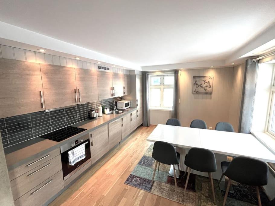 Skjomtind - Modern apartment with free parking - Bed and Breakfast