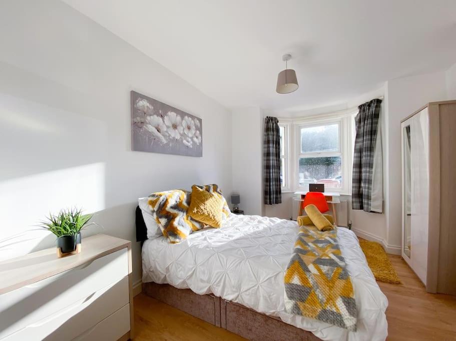 Central 4 bed-Reading City Centre - B&B