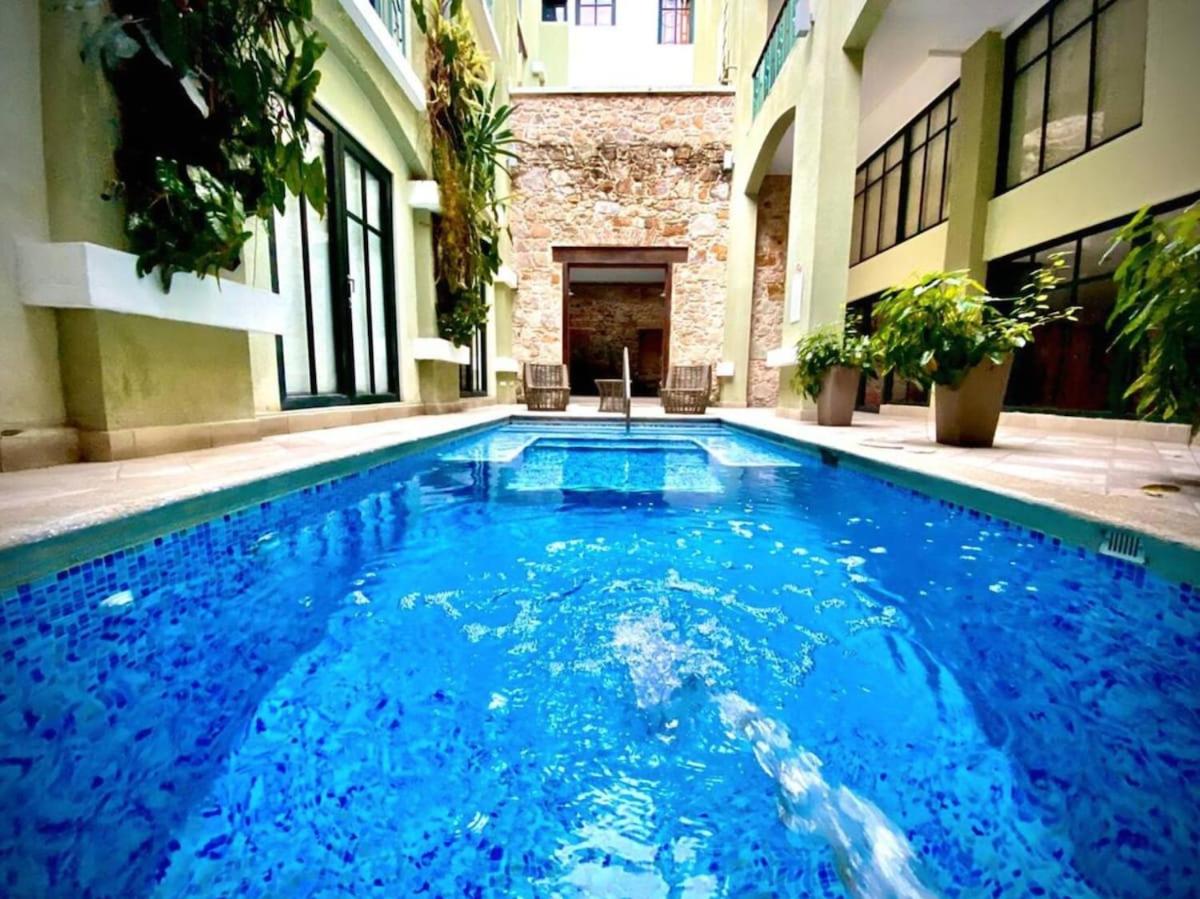 B&B Panama-Stadt - AmazINN Places Casco Viejo unique Desing and Pool III - Bed and Breakfast Panama-Stadt